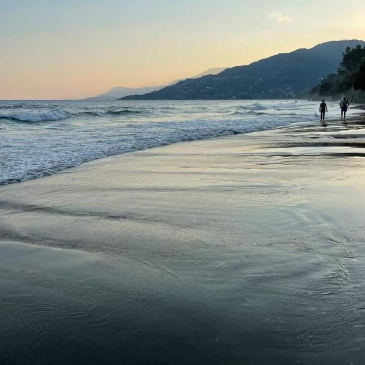 Apartmán Casa Fronte Mare Ventimiglia Exteriér fotografie