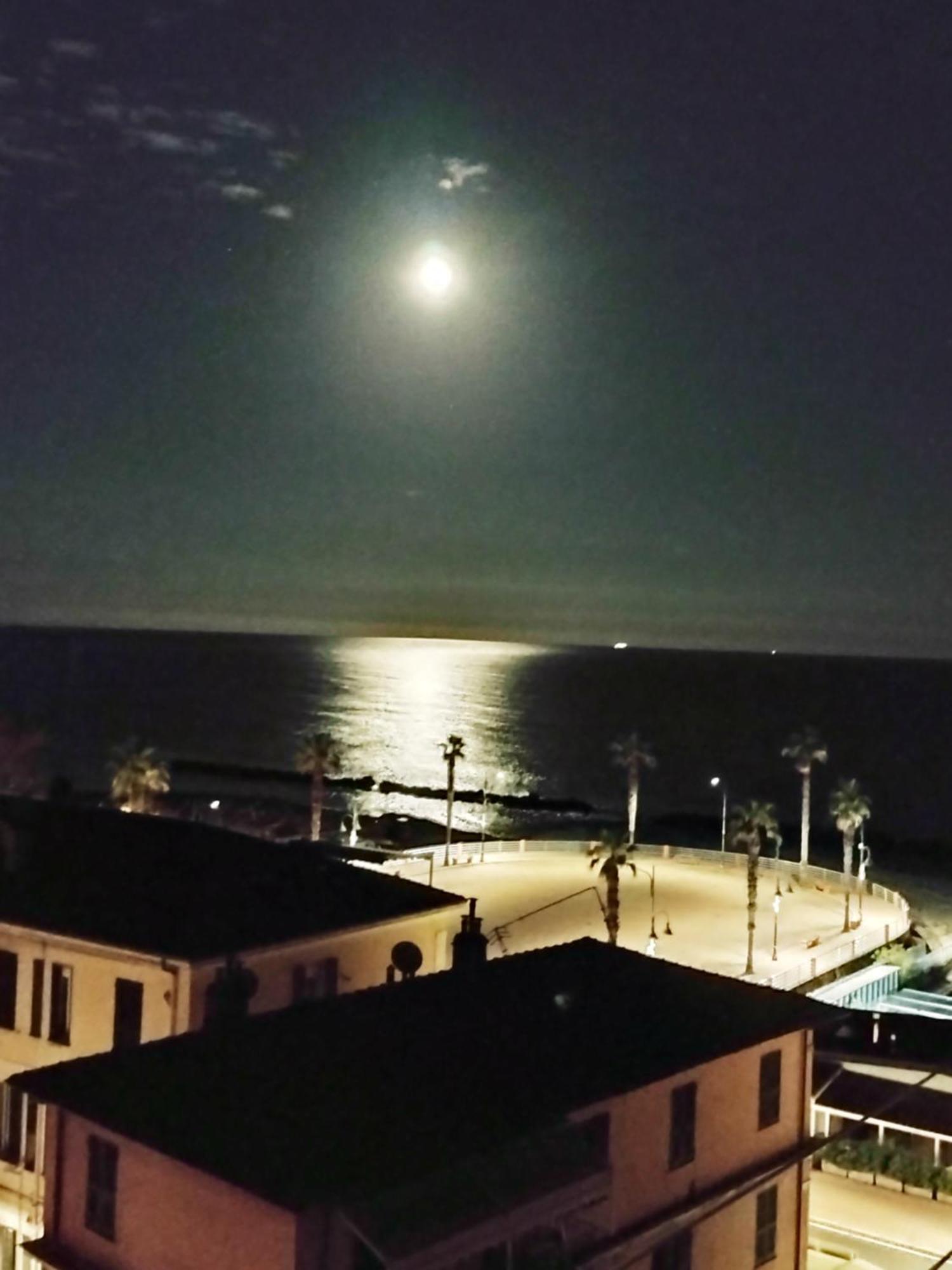 Apartmán Casa Fronte Mare Ventimiglia Exteriér fotografie